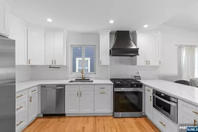 385 Copeland Avenue, Lyndhurst Township, NJ 07071 - Photo 16
