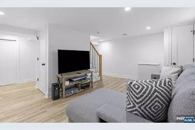 385 Copeland Avenue, Lyndhurst Township, NJ 07071 - Photo 34