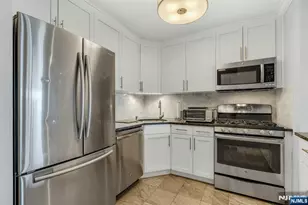 2000 Linwood Ave 15P, Fort Lee, NJ 07024 - Photo 4