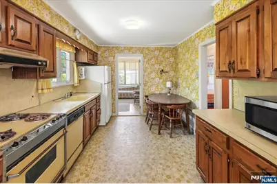 252 Saint Nicholas Avenue, Hillsdale, NJ 07642 - Photo 8