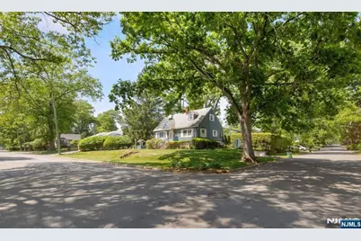 252 Saint Nicholas Avenue, Hillsdale, NJ 07642 - Photo 32