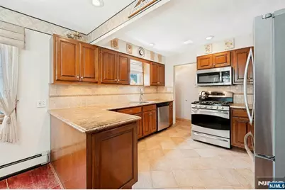 45 W Oldis Street, Rochelle Park Township, NJ 07662 - Photo 14