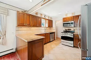 45 W Oldis St, Rochelle Park Township, NJ 07662 - Photo 14