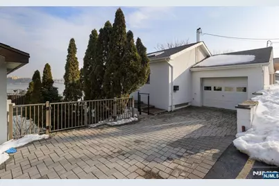 27 Shore Road, Edgewater, NJ 07020 - Photo 38