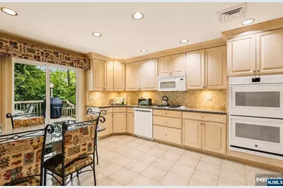 400 Faletti Circle, River Vale Township, NJ 07675 - Photo 18