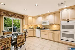 400 Faletti Cir, River Vale Township, NJ 07675 - Photo 18