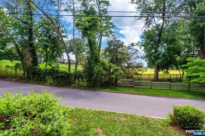 107 Highland Avenue, Bergenfield, NJ 07621 - Photo 4
