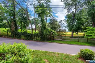 107 Highland Ave, Bergenfield, NJ 07621 - Photo 4