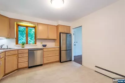 107 Highland Avenue, Bergenfield, NJ 07621 - Photo 14