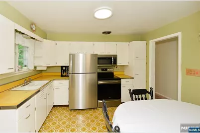 51 Charwalt Drive, Hawthorne, NJ 07506 - Photo 10