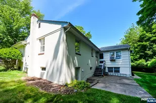 51 Charwalt Dr, Hawthorne, NJ 07506 - Photo 4