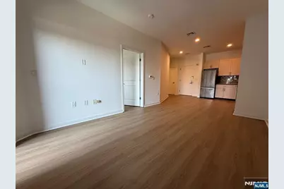 2050 Central Road 801 #801, Fort Lee, NJ 07024 - Photo 4
