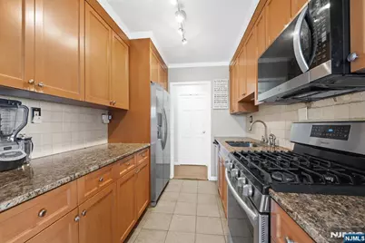 285 Aycrigg 11G #11G, Passaic, NJ 07055 - Photo 6