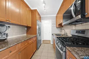 285 Aycrigg 11G, Passaic, NJ 07055 - Photo 6