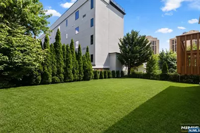 253 Warren Avenue, Fort Lee, NJ 07024 - Photo 18