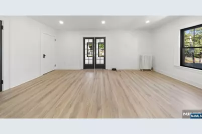11 W Gouverneur Avenue 2 #2, Rutherford, NJ 07070 - Photo 18