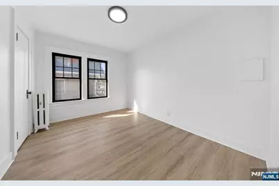 11 W Gouverneur Avenue 2 #2, Rutherford, NJ 07070 - Photo 8