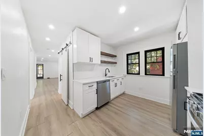 11 W Gouverneur Avenue 2 #2, Rutherford, NJ 07070 - Photo 16