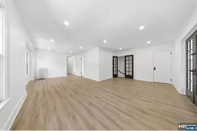 11 W Gouverneur Avenue 2 #2, Rutherford, NJ 07070 - Photo 6