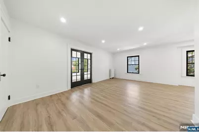 11 W Gouverneur Avenue 2 #2, Rutherford, NJ 07070 - Photo 4