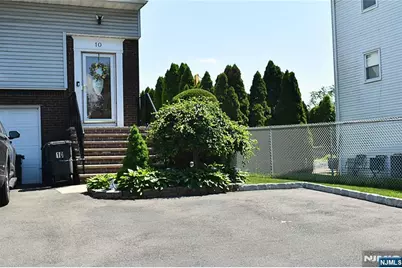 10 Garden Drive 2 #2, Elmwood Park, NJ 07407 - Photo 2