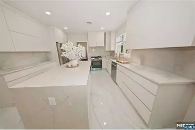 596 Moonachie Avenue, Wood Ridge, NJ 07075 - Photo 2