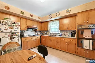 347 Chestnut Ave, South Hackensack Township, NJ 07606 - Photo 18