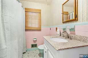 5 Oakwood Terrace, Bloomingdale, NJ 07403 - Photo 22
