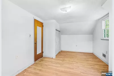 5 Oakwood Terrace, Bloomingdale, NJ 07403 - Photo 16