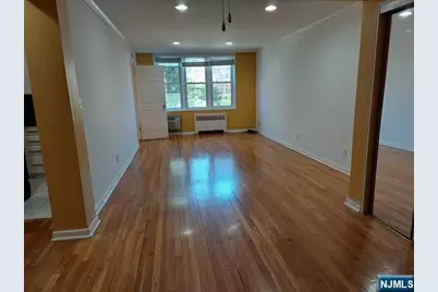 2160 Center 2K #2K, Fort Lee, NJ 07024 - Photo 2