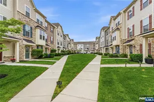 706 Bayside Ct, South Amboy, NJ 08879 - Photo 2
