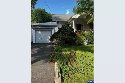 8 Beach Road, Verona, NJ 07044 - Photo 2