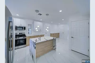 217 Heywood Avenue, Orange, NJ 07050 - Photo 6