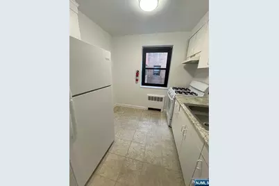 2329 Hudson Terrace C 9 #C 9, Fort Lee, NJ 07024 - Photo 10