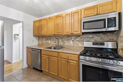 2330 Linwood Avenue 2E #2E, Fort Lee, NJ 07024 - Photo 8