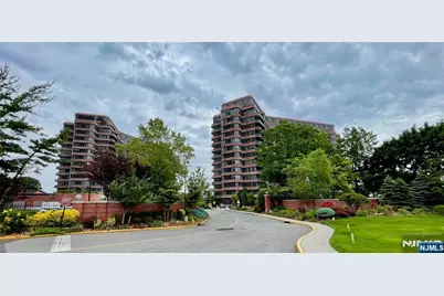 100 Carlyle 5J North #5J North, Cliffside Park, NJ 07010 - Photo 32