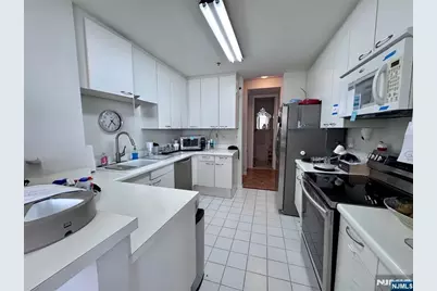 100 Carlyle 5J North #5J North, Cliffside Park, NJ 07010 - Photo 8