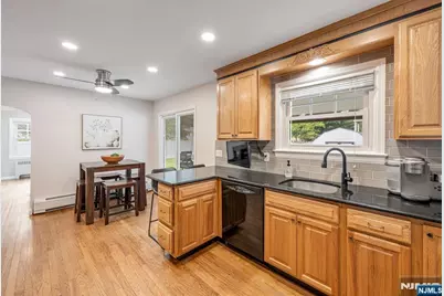 419 Wyckoff Avenue, Ramsey, NJ 07446 - Photo 10