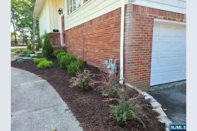 32 Rock Road, Englewood Cliffs, NJ 07632 - Photo 2