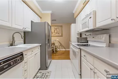 289 Valley Boulevard 2D #2D, Wood Ridge, NJ 07075 - Photo 10