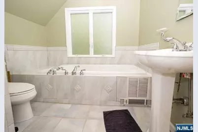 16 Broad Avenue, Paramus, NJ 07652 - Photo 14