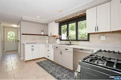 153 Bergen Avenue, Waldwick, NJ 07463 - Photo 12