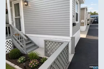 55 Helen, Moonachie, NJ 07074 - Photo 2