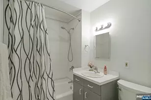 805 Washburn St, Teaneck Township, NJ 07666 - Photo 18