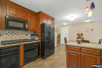805 Washburn Street, Teaneck Township, NJ 07666 - Photo 10
