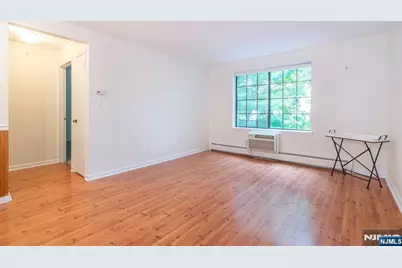 1406 Faulkner Court, Mahwah, NJ 07430 - Photo 6