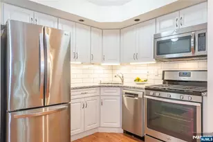 1406 Faulkner Ct, Mahwah, NJ 07430 - Photo 10