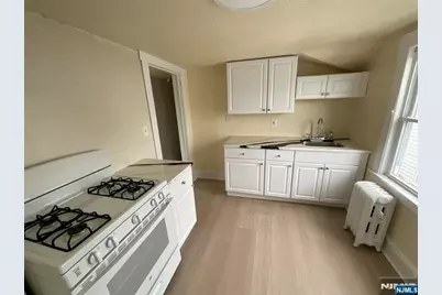 131 Delafield Avenue 3Fl #3FL, Lyndhurst Township, NJ 07071 - Photo 6