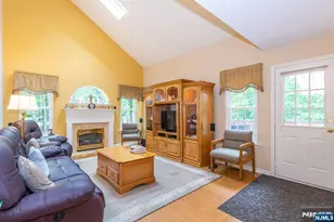 11 Burnham Dr, Pequannock Township, NJ 07444 - Photo 10