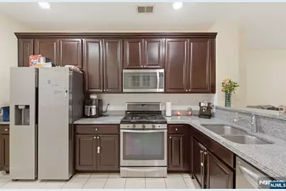 13 Dahlia Lane, Garfield, NJ 07026 - Photo 10